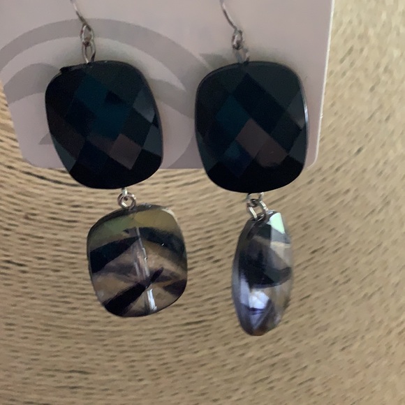 3/$10 NEW black earrings dangling - Picture 4 of 4